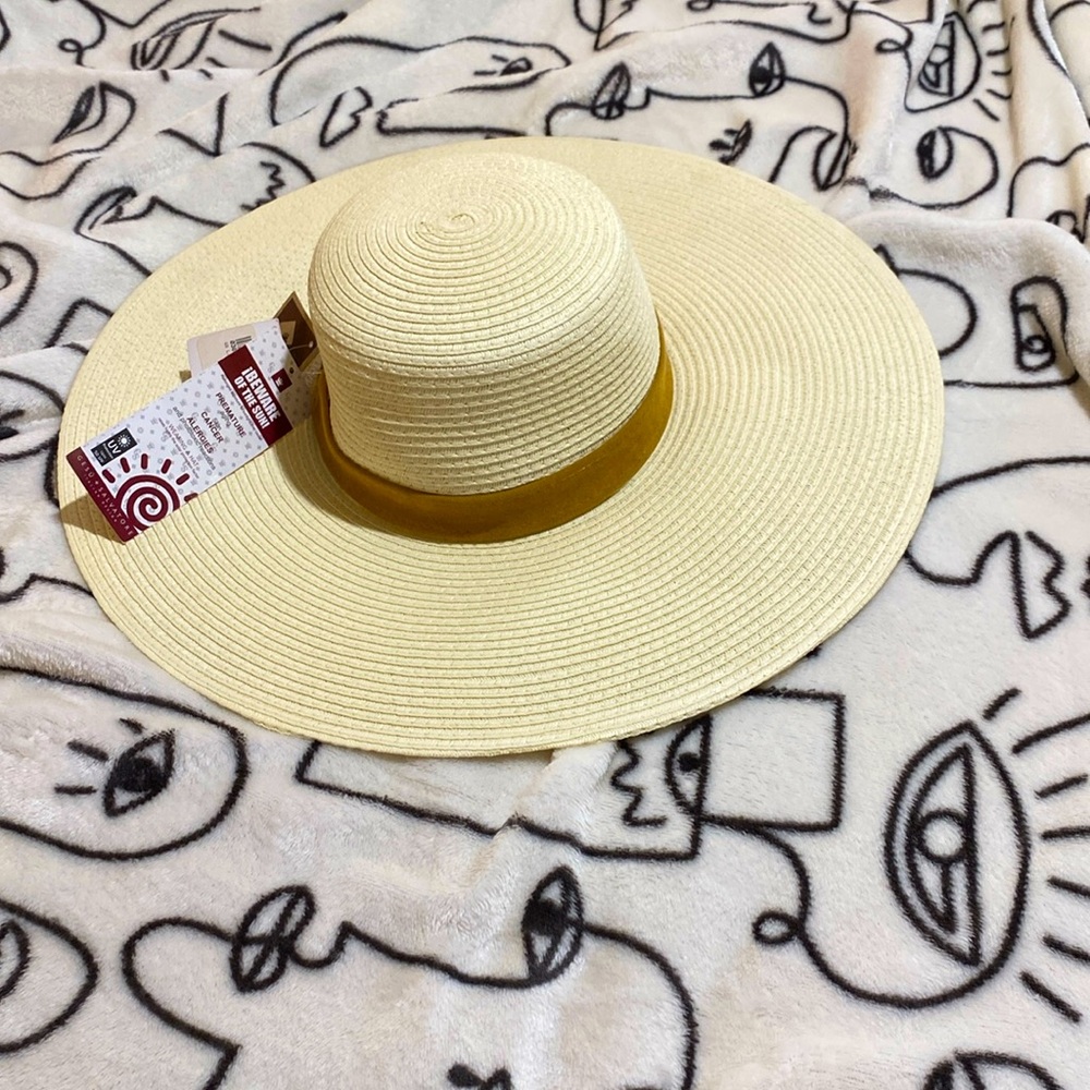 Gesu Salvatore sun protection hat.